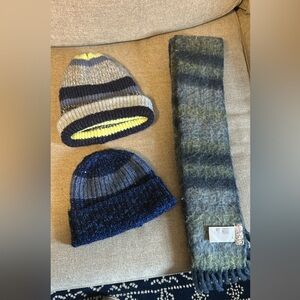 Women’s free Prople and Aerie hat and scarf bundle
